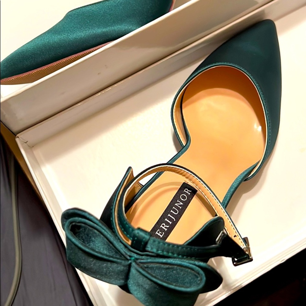 Emerald green bow tie dress shoes. Special occasion dress shoes low heel size 9